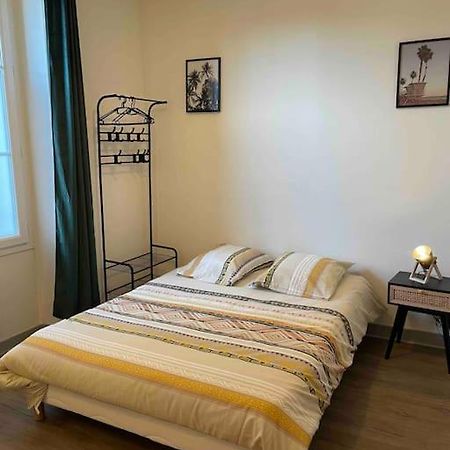 T2 4 Pers Face Gare Sncf Appart Hotel Le Cygne 2 Μπουρζ Εξωτερικό φωτογραφία